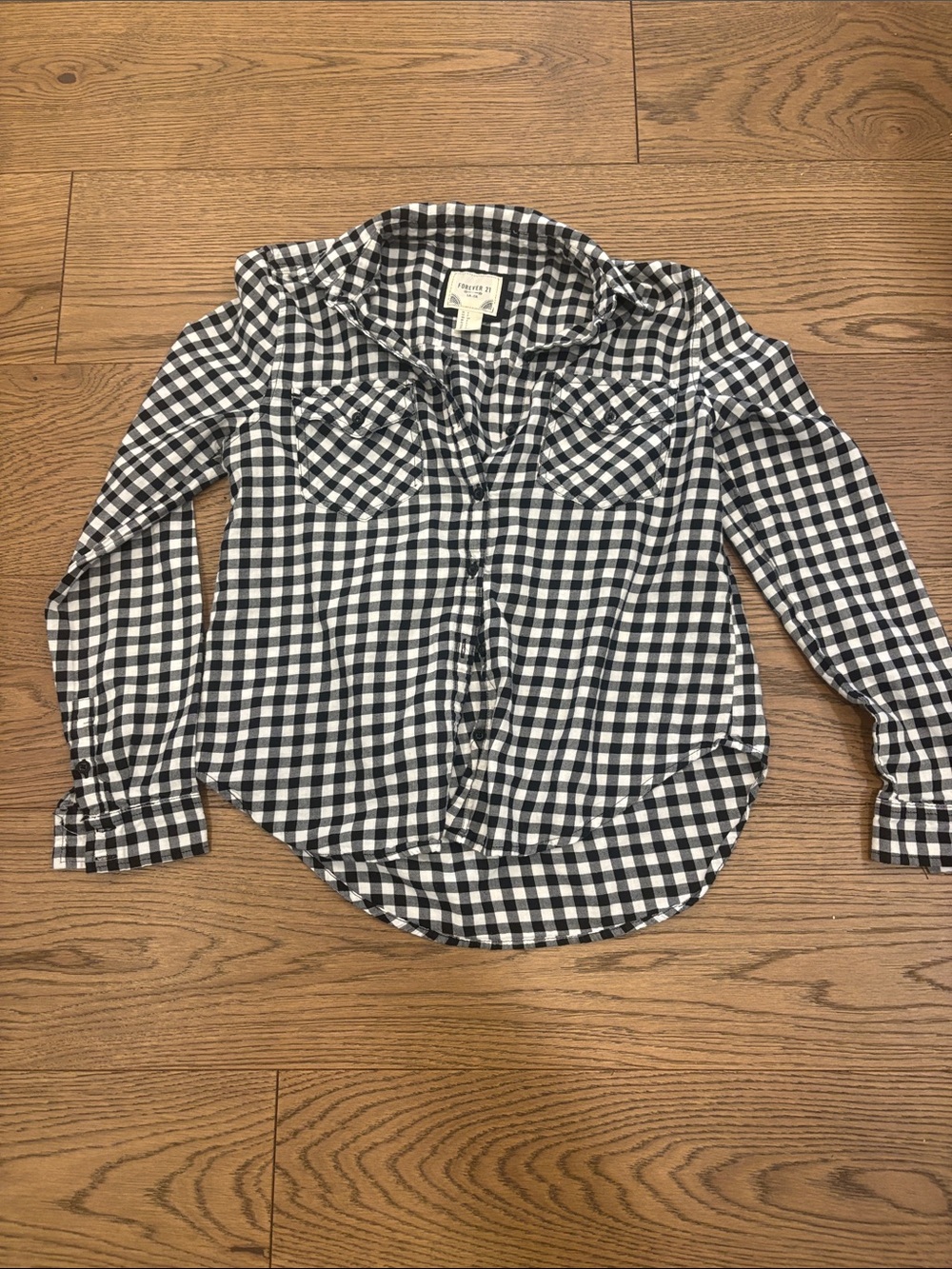 Forever 21 Woman’s Black & White Gingham Button-Up Shirt size small